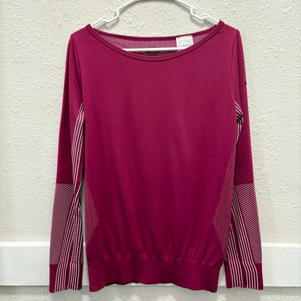Nike Dri-Fit Epic Knit Crew Seamless Long Sleeve Training Top in Plum Size Small